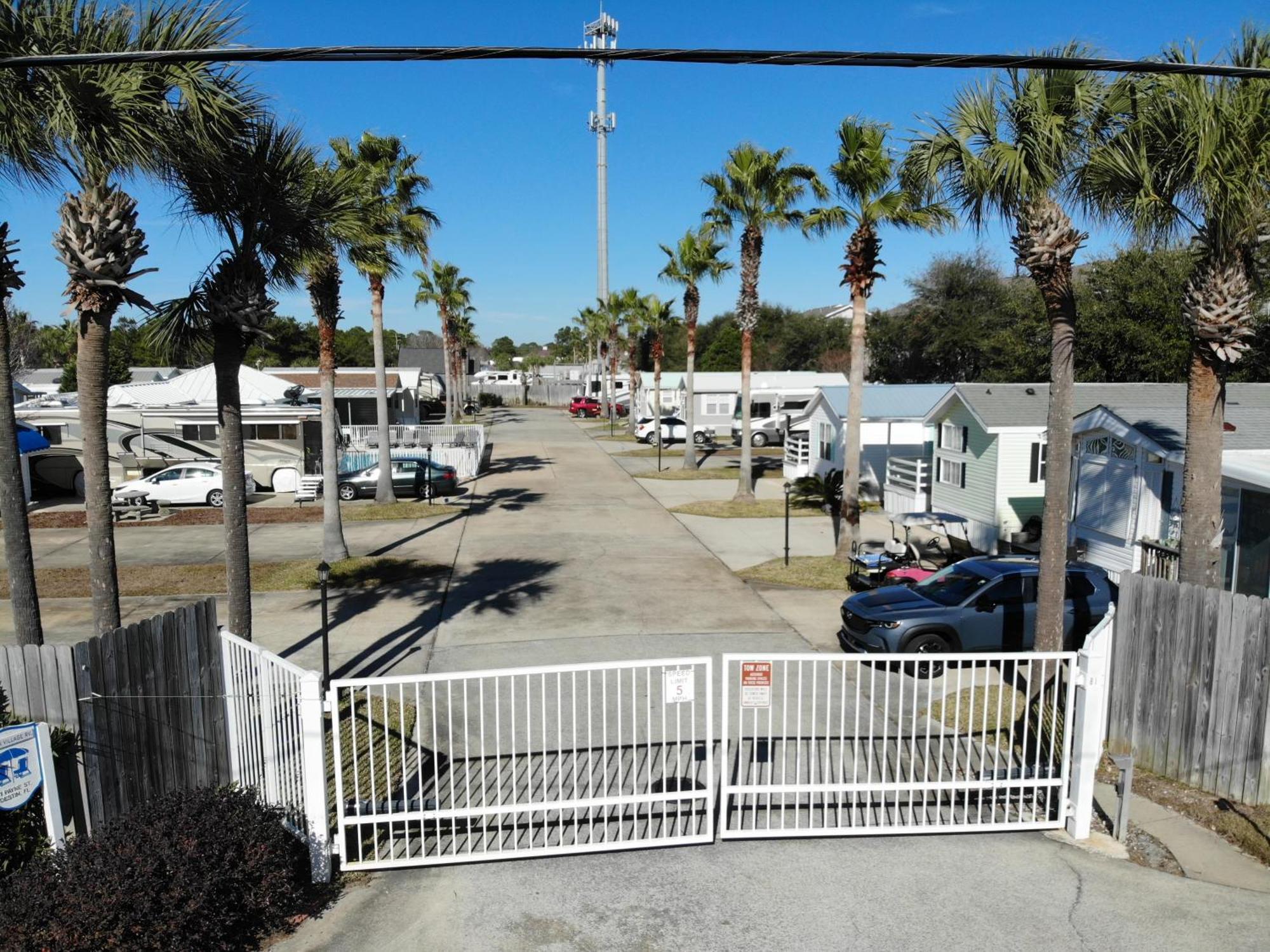 Family Friendly Located In Beautiful Miramar Beach, Fl *